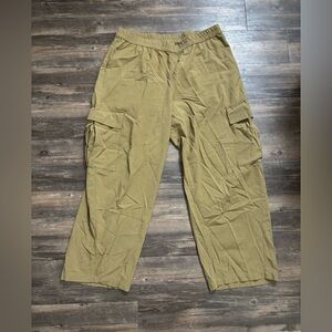 Universal Thread Olive Cargo Pants